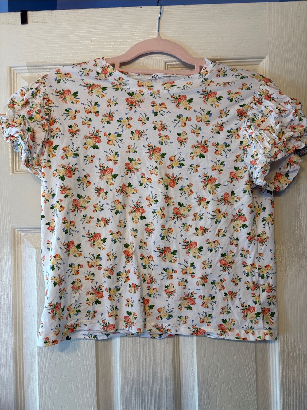 Zara White Floral Puff Sleeve Tee with Coral and Green Accents
